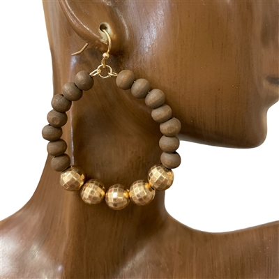 QE2300  WOODEN BEADED  HOOP EARRINGS