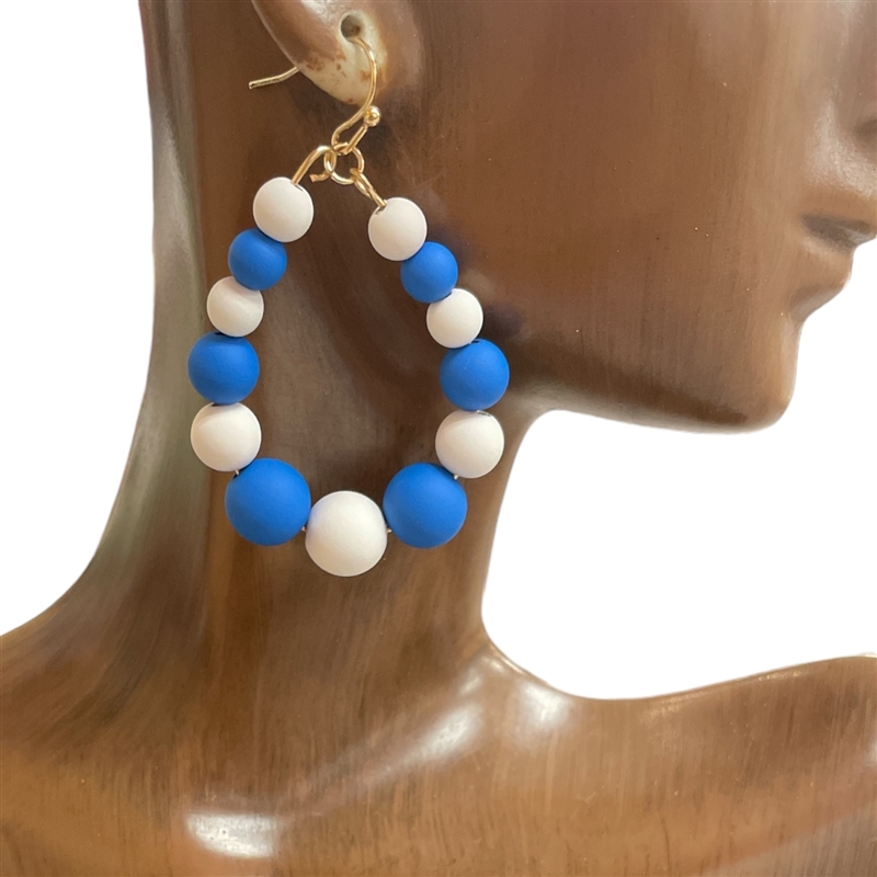 QE2423WB WHITE AND BLUE OVAL BEADED HOOP EARRINGS