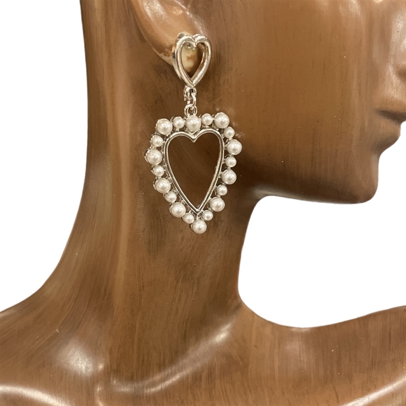 QE2485  HEART WITH PEARL EARRINGS