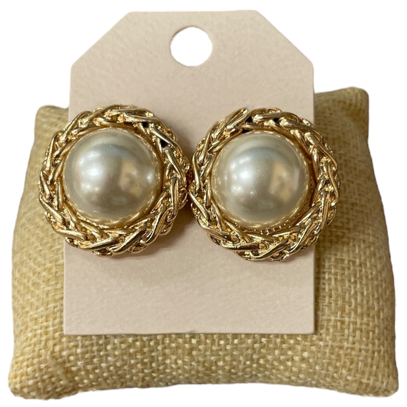QE2652 WAVED LARGE ROUND PEARL STUD EARRINGS