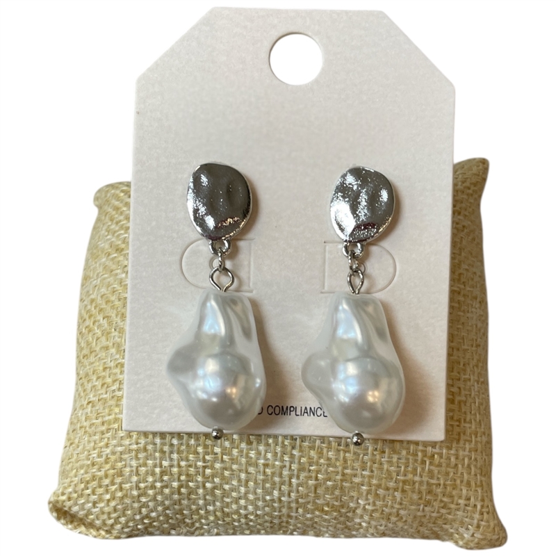 QE2776 SILVER PEARL DROP STUD EARRINGS