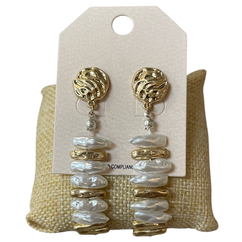 QE2815 HAMMERED MATTE PEARL BEADED DANGLE EARRINGS