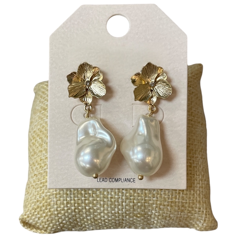 QE2821 GOLD FLOWER PEARL DROP STUD EARRINGS