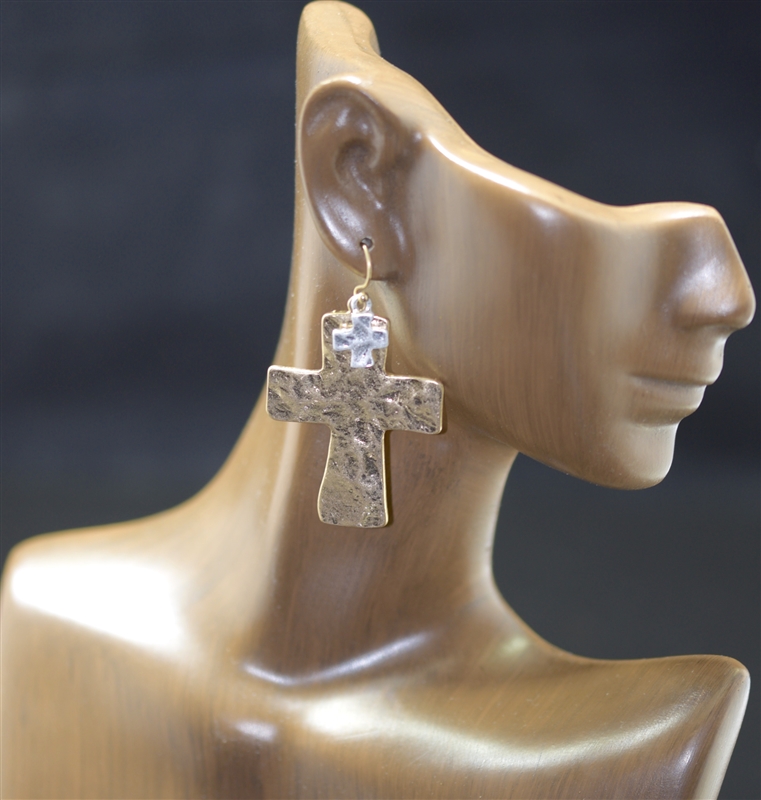 QE330 HAMMERED CROSS EARRING