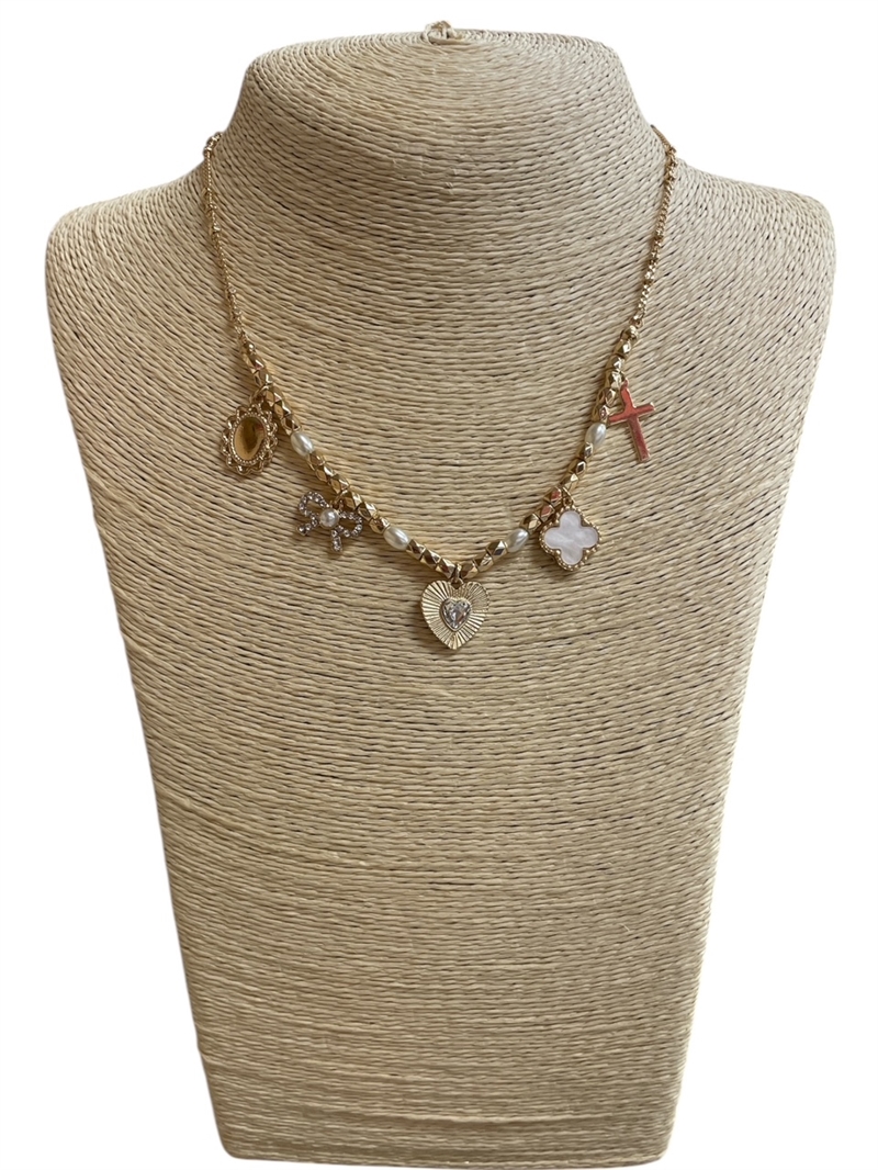 QN4654  HEART CHARMS SHORT NECKLACE