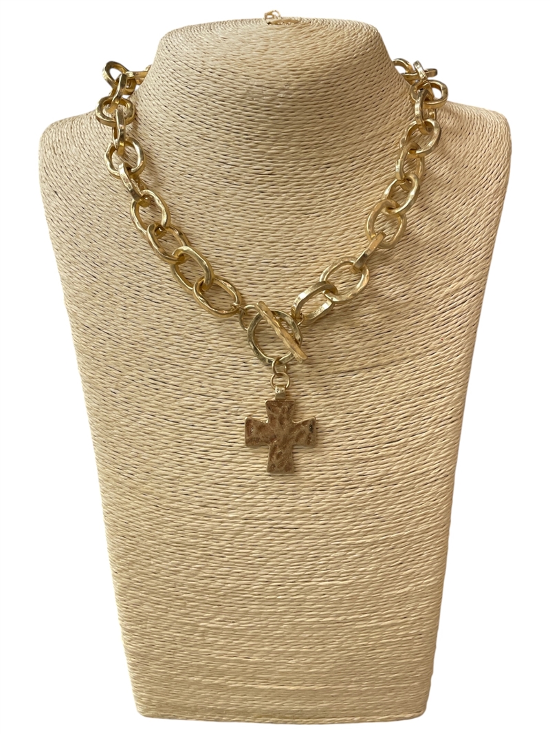 QN4746M MATTE HAMMERED CROSS TOGGLE NECKLACE