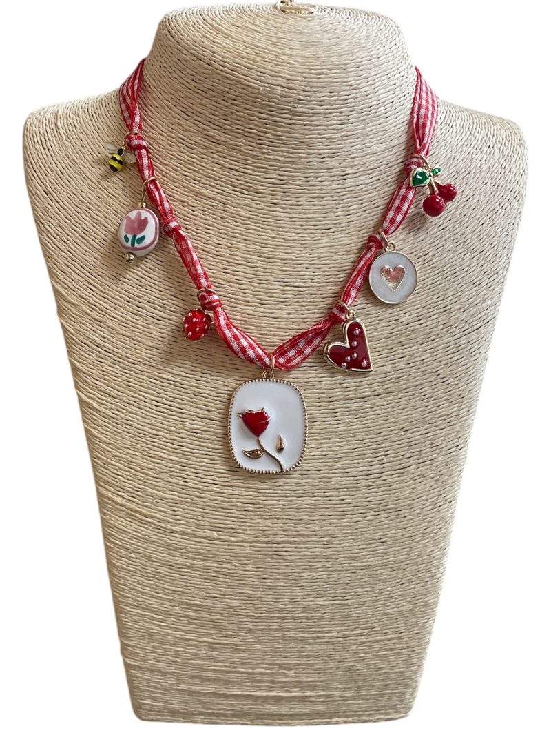 RD925 RED WHITE HEART CHARMS SHORT NECKLACE