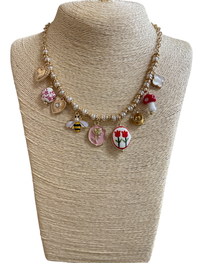 ROS12  ROSE BEE  CHARMS SHORT NECKLACE