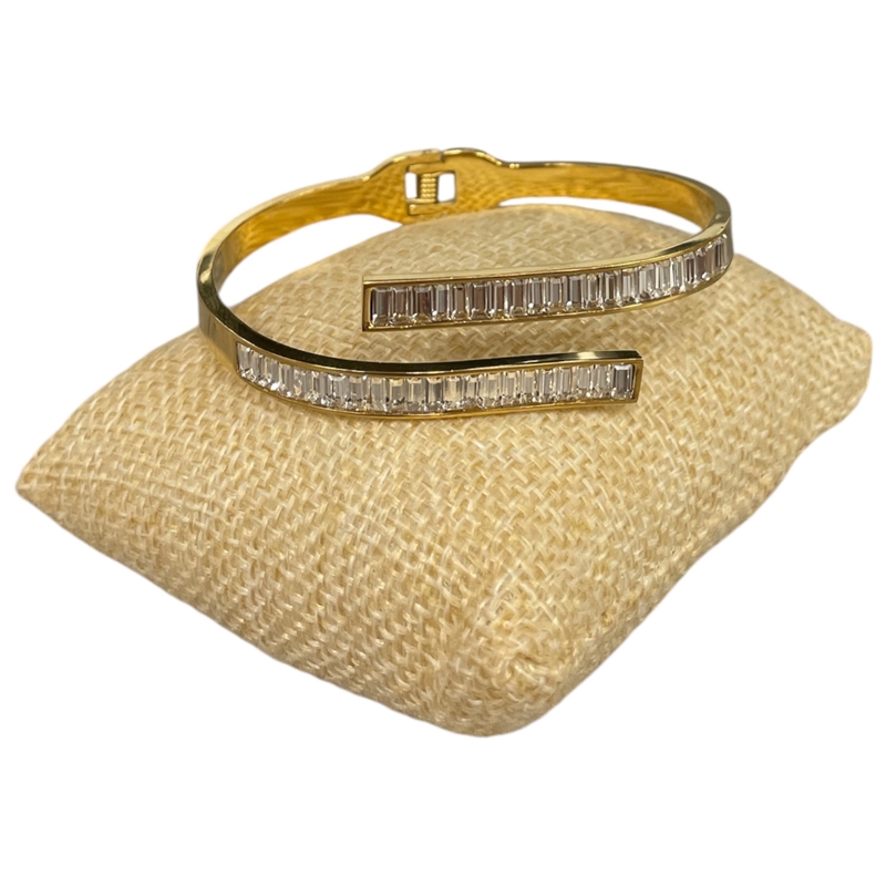 SE75 STAINLESS STEEL BAGUETTE GOLD BRACELET