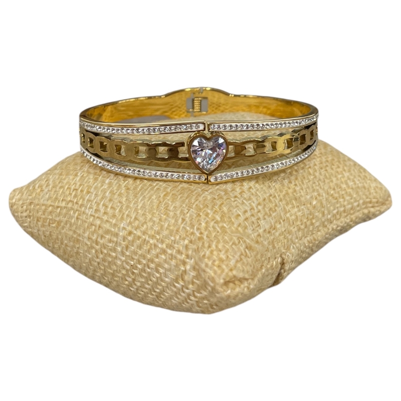 SE78 STAINLESS STEEL CENTERED HEART BRACELET