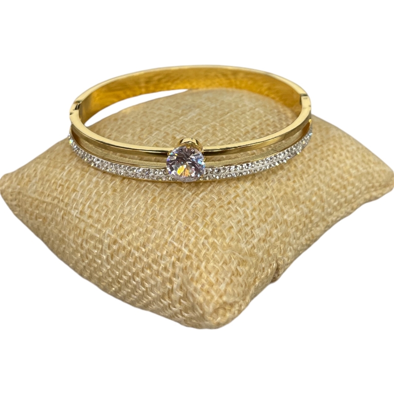 SE90 STAINLESS STEEL CENTERED STONE BRACELET