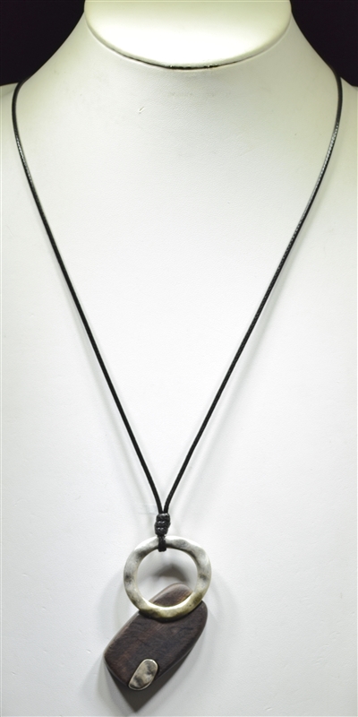 SW007 HAMMERED/SANDALWOOD NECKLACE