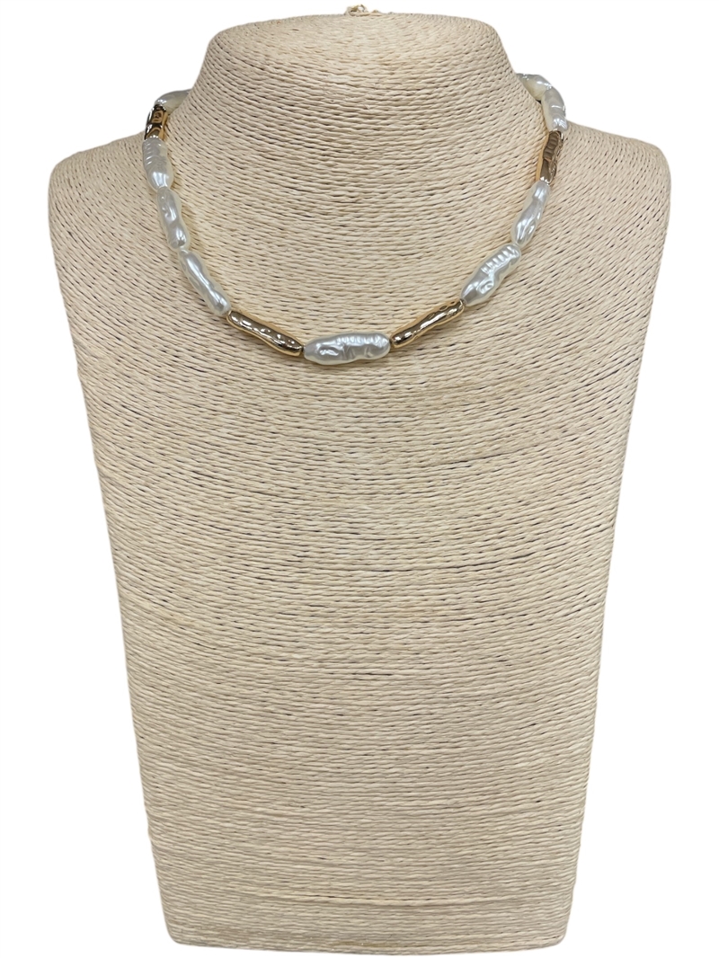 TN9295 GOLD FLAT PEARL BEADED SHORT NECKLACE