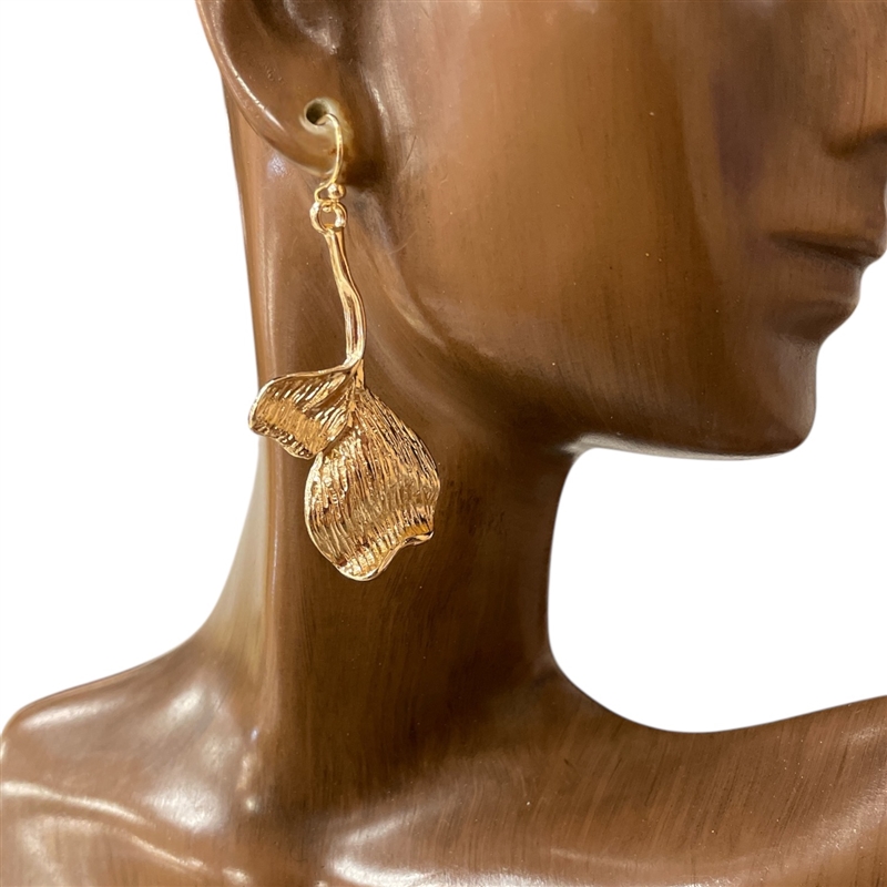 VE1349 TEXTURE FLOWER PETAL POST EARRINGS