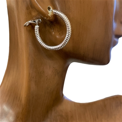 VE3958 TEXTURE SMALL HOOP EARRINGS