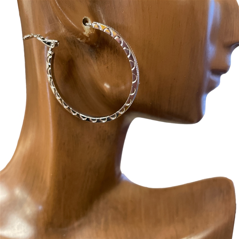 VE3965  BRASS TEXTURE MEDIUM SIZE HOOP EARRINGS