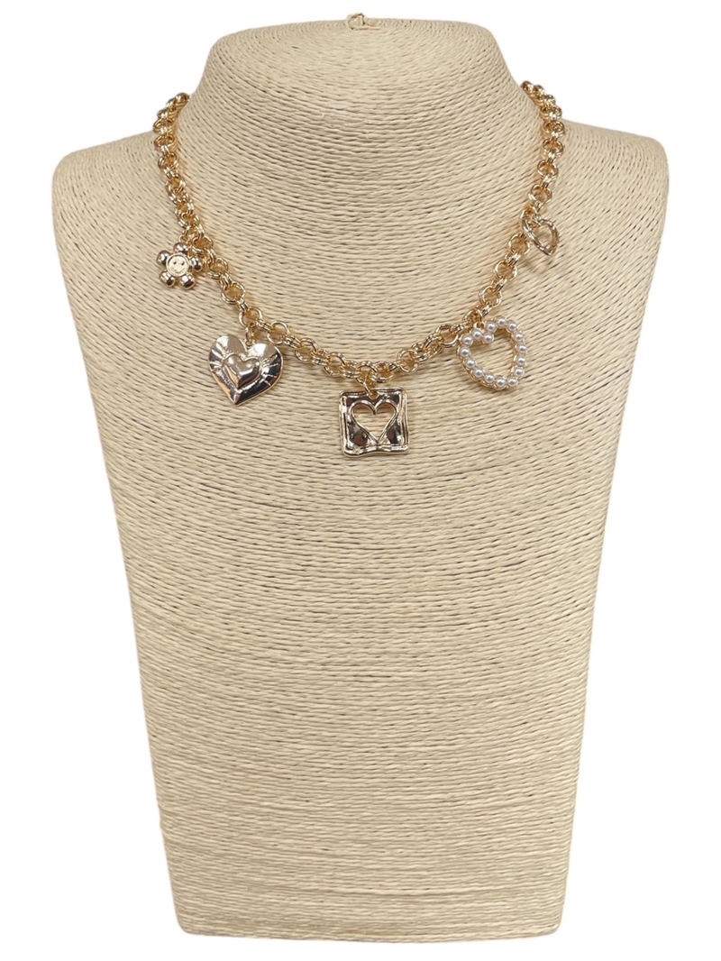 VN1161  HEARTS CHARMS SHORT NECKLACE