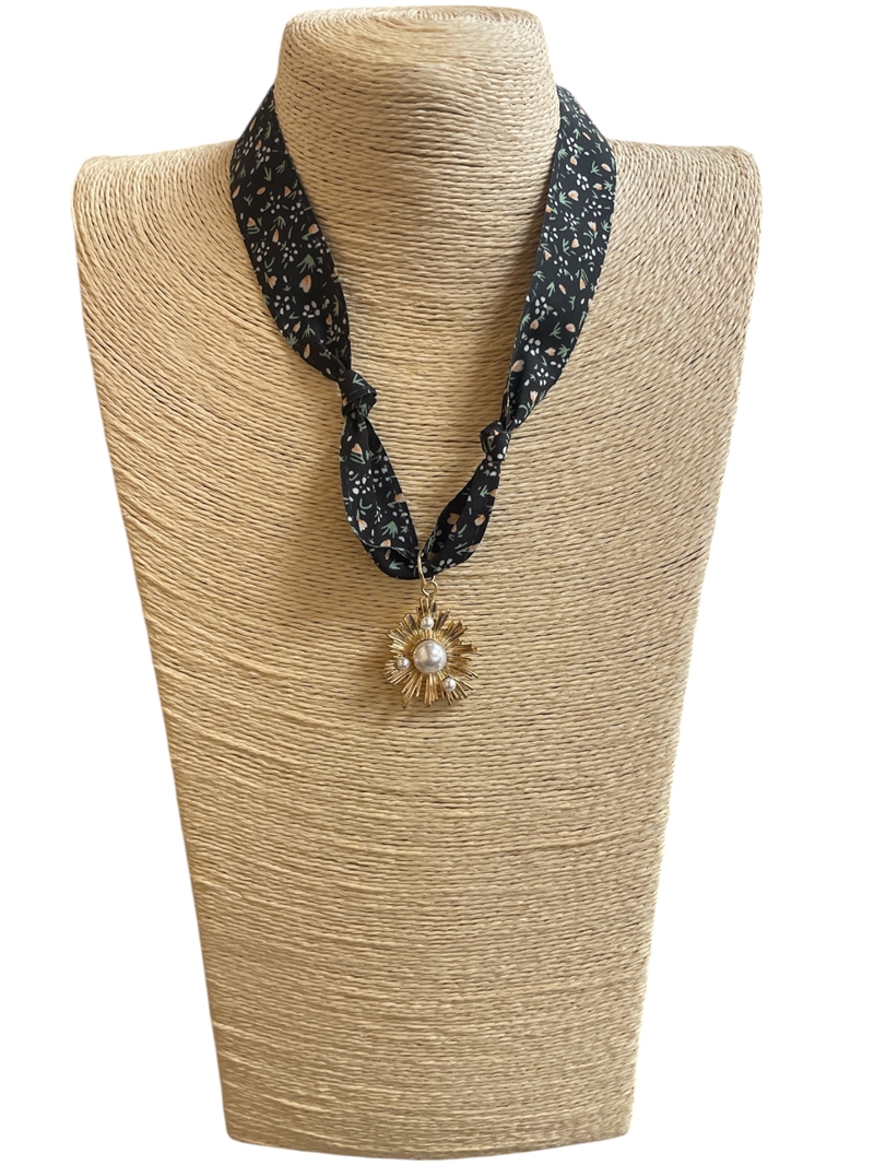 VN1284  PEARL FLOWER BLACK SCARF NECKLACE