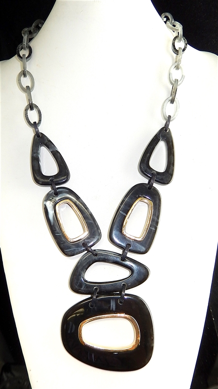 XN-1104 CHAIN LINK ACRYLIC ABSTRACT NECKLACE