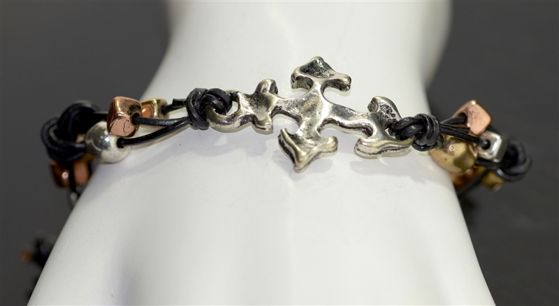 YB2775 HAMMERED CROSS/BEADED LEATHER BRACELET