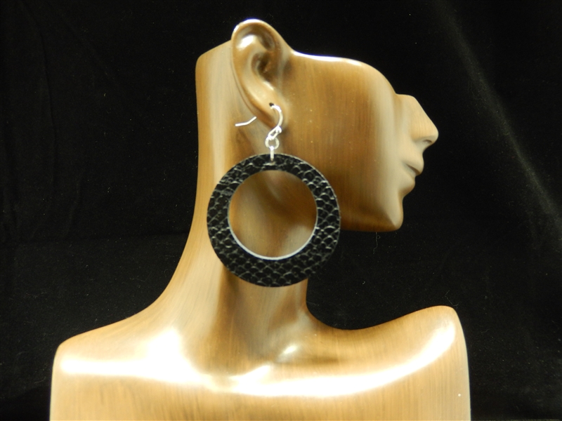 CE1125 OPEN CIRCLE LEATHER EARRINGS