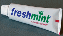 Fluoride toothpaste (lamintated tube)