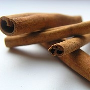 Cinnamon Essential Oil: Amber Bottle / Essential Oil: 10 mL