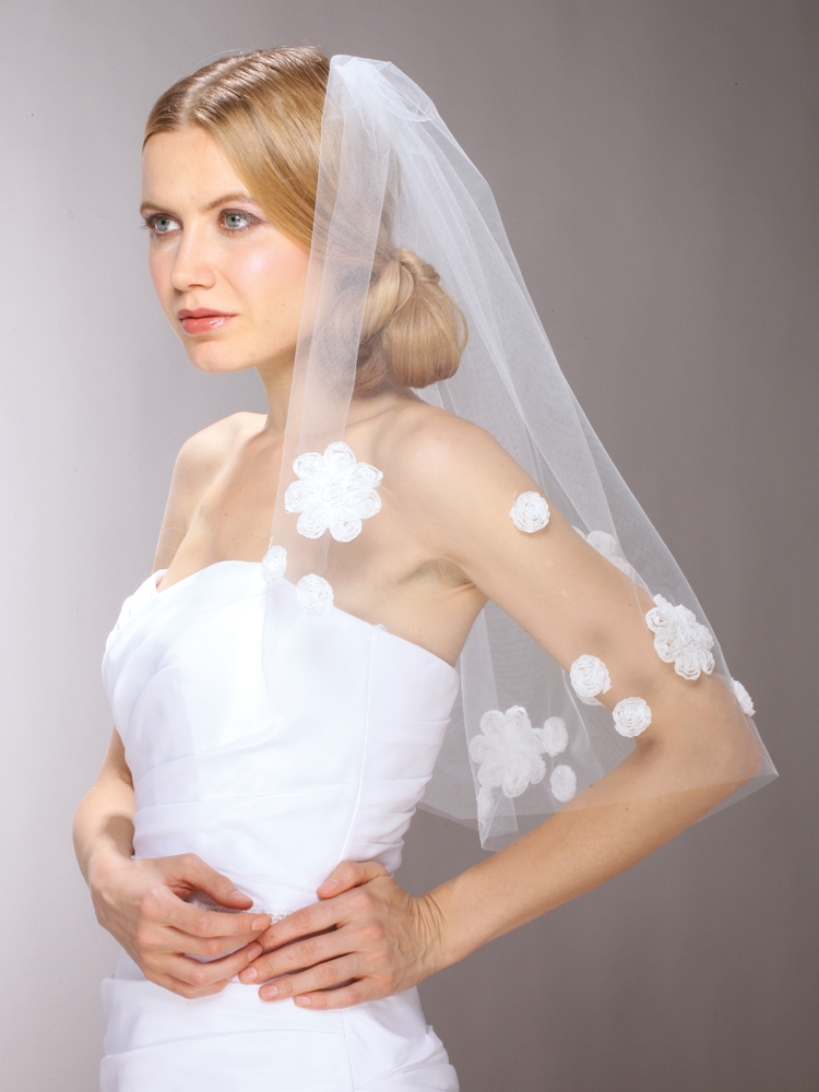 Mariell Wholesale Chic 60's Mod Wedding Veil with Cut Trim Daisies - Ivory - 36" Fingertip