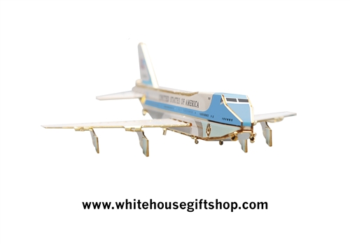 Air Force One Scale Model in 24-Karat Gold Made for the French Embassy, Paris, France and for the U.S. Embassy by the official White House Gift Shop established by order of the president and members of Secret Service.