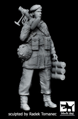 Black Dog F35120 - British Paratrooper No. 3