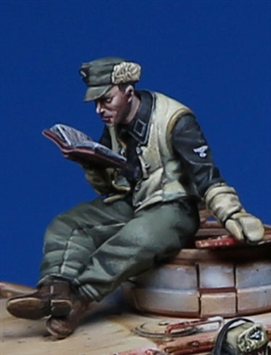 Darius Miniatures F35061 - Tanker Reading the Bible