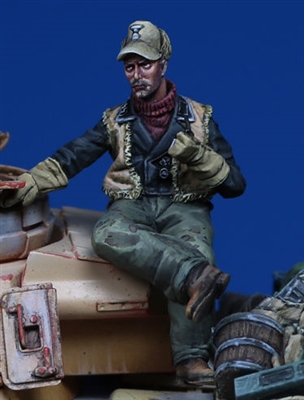 Darius Miniatures F35062 - Tanker Smoking a Pipe