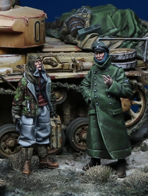 Darius Miniatures F35064 - German Officer & Mechanic