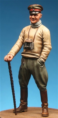 Model Cellar MC32030 - Manfred von Richthofen (in sweater with walking stick)