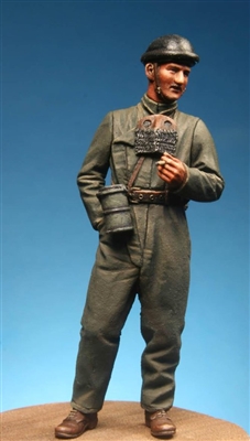 Model Cellar MC35123 - WWI German Tanker in Coveralls