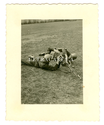 German Soldiers Disassembling a ZB 26 MG 26(t) Machine Gun, Original WW2 Photo