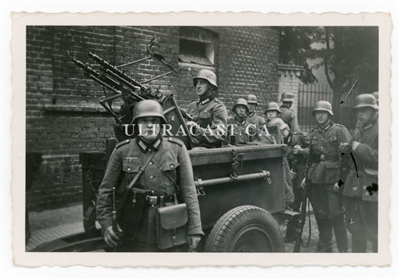 German Soldiers with Twin MG-34 Zwillingssockel, Original WW2 Photo