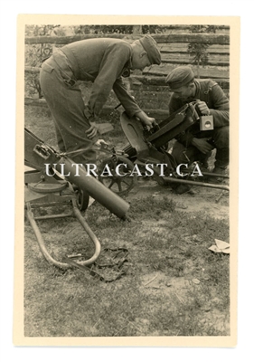 German Soldiers Examine Captured Russian Maxim Machine Guns, Original WW2 Photo