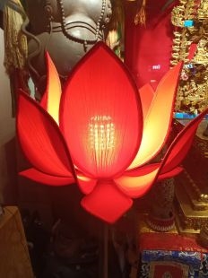 Hand Crafted Lotus Lamp 5 Feet