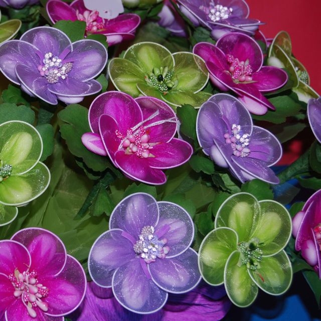 Violetta Buttercup Confetti Flower
