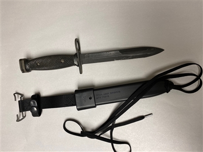 US GI M7 BAYONET WITH M10 SCABBARD.