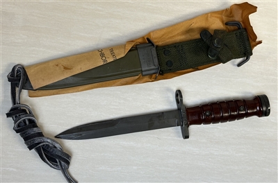 M1 CARBINE DUTCH BAYONET WITH M8A1 SCABBARD.