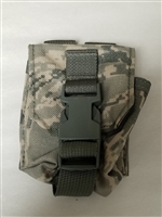 US GI INDIVIDUAL CAMO POUCH WITH CLIP LATCH. NEW OLD STOCK.