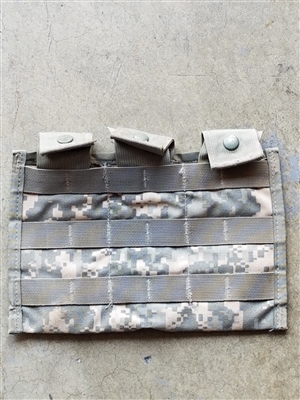 US GI M4/AR15 SIDE BY SIDE TRIPLE MAGAZINE POUCHES SET OF 2 PIECES USED.