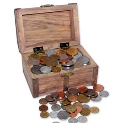 TREASURE CHEST 100 FOREIGN COINS