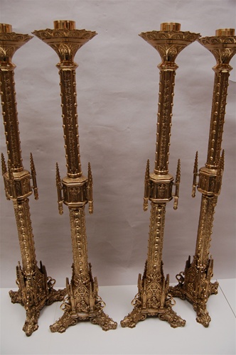 Design Toscano Chartres Cathedral Gothic Candlestick - Grande 