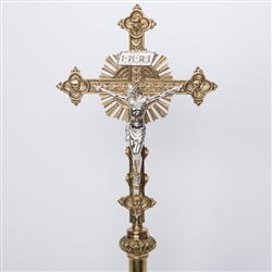 PROCESSIONAL CROSS WTH SILVER CORPUS AND RAYS