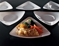 EMI-Yoshi EMI-TRP9 9" Triangle Plates Disposable Plastic Luncheon Plates