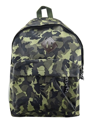 GREEN CAMOUFLAGE PRINT ADULTS, TEENAGE AND OLDER CHILD BACKPACK. MAIN COMPARTMENT, FRONT POCKET WITH TWIN ZIP CLOSURE, PADDED BACK AND ADJUSTABLE STRAPS