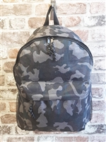 GREY CAMOUFLAGE PRINT ADULTS, TEENAGE AND OLDER CHILD BACKPACK. MAIN COMPARTMENT, FRONT POCKET WITH TWIN ZIP CLOSURE, PADDED BACK AND ADJUSTABLE STRAPS